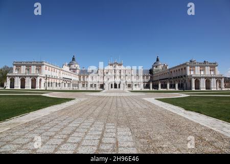 Der spanische Königspalast von Aranjuez. Aranjuez Spanien. Der Palast und seine umliegenden Gärten gehören zum UNESCO-Weltkulturerbe. Stockfoto