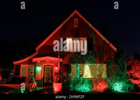 Halloween-Nachtlichter Dekoration Haus in Kalifornien Stockfoto