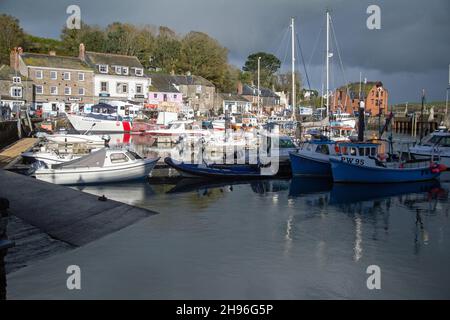 Padstow Harbour, Padstow, Cornwall, England, Dezember 2nd 2021, Ein Blick auf Padstow Harbour an einem stürmischen Wintertag. Stockfoto