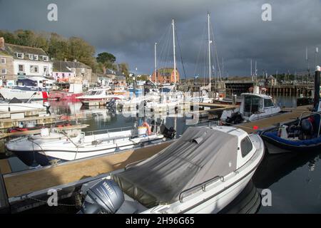 Padstow Harbour, Padstow, Cornwall, England, Dezember 2nd 2021, Ein Blick auf Padstow Harbour an einem stürmischen Wintertag. Stockfoto