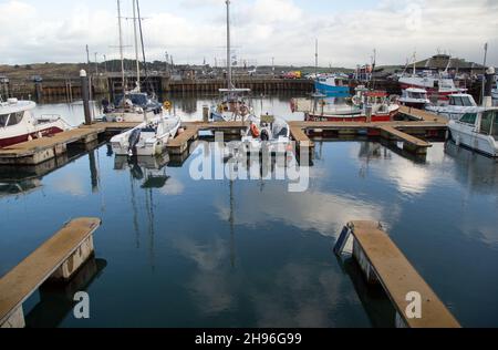 Padstow Harbour, Padstow, Cornwall, England, Dezember 2nd 2021, Ein Blick auf Padstow Harbour an einem stürmischen Wintertag. Stockfoto