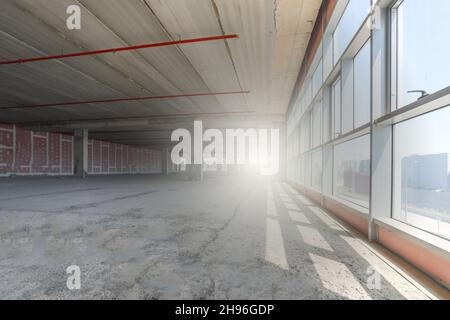 Betoninnenraum des Gebäudes im Bau. Stockfoto