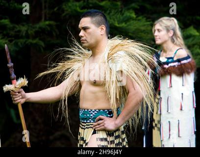 Traditionelle Begrüßung durch die Maori bei der offiziellen Zeremonie für den Präsidenten Mexikos, Herrn Filipan Calderon Hinojosa, während seines Staatsbesuchs in Auckland, Neuseeland, am Freitag, den 7. September 2007 im Regierungshaus. Stockfoto