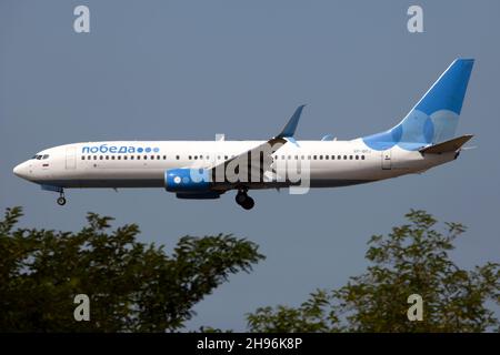 Rom, Italien. 10th. Juli 2021. Eine Pobeda Boeing 737-800, die auf dem Flughafen Rom-Fiumicino landete. (Bild: © Francis Gonzalez/SOPA Images via ZUMA Press Wire) Stockfoto