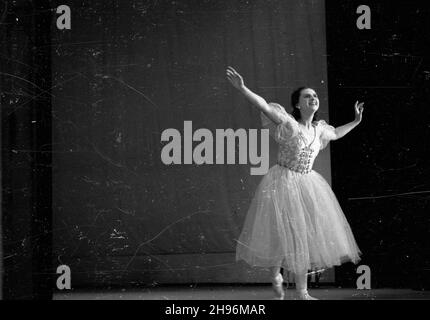 Warszawa, 1947-08-30. Wystêpy tancerzy radzieckich w Teatrze Wielkim. bb/mgs PAP Warschau, 30. August 1947. Aufführung sowjetischer Tänzer im Großen Theater. bb/mgs PAP Stockfoto