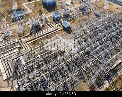 Luftaufnahme des Umspannwerks für die elektrische Transformation Stockfoto
