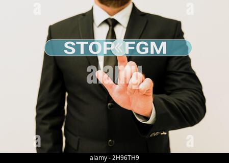 Schreiben mit Text Stopp FGM. Geschäftskonzept Schluss mit Genitalschnitt und Beschneidung präsentiert Neue Pläne und Ideen demonstrieren Stockfoto