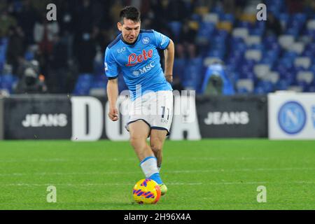 Napoli, Italien. 04th Dez 2021. Hirving Lozano Spieler von Neapel, während des Spiels der italienischen Fußball-Liga serieA zwischen Napoli gegen Atalanta, Endergebnis Napoli 2, Atalanta 3, Spiel im diego armando maradona Stadion gespielt. Neapel, Italien, 05. Dezember 2021. (Foto von Vincenzo Izzo/Sipa USA) Quelle: SIPA USA/Alamy Live News Stockfoto