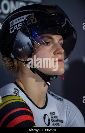 LONDON, ENGLAND - 04. DEZEMBER: Lea Friedrich aus Deutschland am 4. Dezember 2021 im Lee Valley Velodrome Velopark in London, England. (Foto von Sebastian Frej) Kredit: Sebo47/Alamy Live News Stockfoto