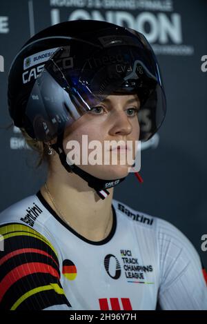 LONDON, ENGLAND - 04. DEZEMBER: Lea Friedrich aus Deutschland am 4. Dezember 2021 im Lee Valley Velodrome Velopark in London, England. (Foto von Sebastian Frej) Kredit: Sebo47/Alamy Live News Stockfoto