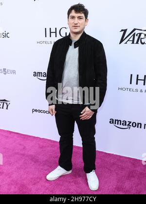 LOS ANGELES, KALIFORNIEN, USA - 04. DEZEMBER: Aaron Rosen kommt zum Variety 2021 Music Hitmakers Brunch, präsentiert von Pfau und Girls5eva und gesponsert von IHG Hotels and Resorts, der am 4. Dezember 2021 im City Market Social House in Los Angeles, Kalifornien, USA, stattfand. (Foto von Xavier Collin/Image Press Agency) Stockfoto