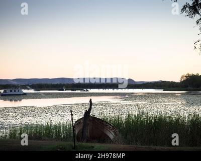 Abenddämmerung über Lily Creek Lagoon, Kununurra, Kimberley Stockfoto