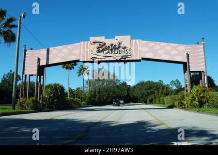 Tampa, Florida, USA - 7. November 2021 - der Bogen am Eingang zu Busch Gardens Stockfoto