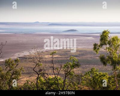 Blick nach Norden über das Wattenmeer des Golfes von Cambridge vom Five-Runs-Aussichtspunkt auf Mount Bastion (325m), Wyndham, East Kimberley Stockfoto