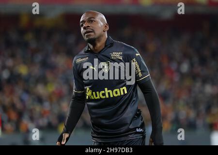 Gael Kakuta 10 Lens während des Fußballspiels der französischen Ligue 1 zwischen RC Lens und Paris Saint-Germain am 4. Dezember 2021 im Bollaert-Delelis-Stadion in Lens, Frankreich - Foto: Laurent Sanson/DPPI/LiveMedia Stockfoto