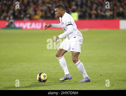 Kylian Mbappe von PSG während des Fußballspiels der französischen Ligue 1 zwischen RC Lens und Paris Saint-Germain (PSG) am 4. Dezember 2021 im Stade Bollaert-Delelis in Lens, Frankreich - Foto: Jean Catuffe/DPPI/LiveMedia Stockfoto