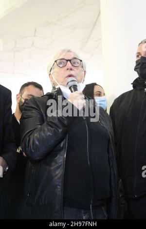 Casoria, Italien. 03rd Dez 2021. CAM-ON-Preis, der dem Sänger Nino D'Angelo vom CAM MUSEUM of Casoria verliehen wurde.im Bild Nino D' Angelo, Sänger (Foto: Salvatore Esposito/Pacific Press) Quelle: Pacific Press Media Production Corp./Alamy Live News Stockfoto