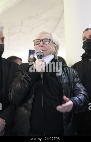 Casoria, Italien. 03rd Dez 2021. CAM-ON-Preis, der dem Sänger Nino D'Angelo vom CAM MUSEUM of Casoria verliehen wurde.im Bild Nino D' Angelo, Sänger (Foto: Salvatore Esposito/Pacific Press) Quelle: Pacific Press Media Production Corp./Alamy Live News Stockfoto