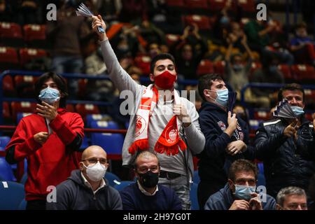 29. November 2021, Assago (Mailand, Mailand, Italien: Die Fans des italienischen Teams qualifizieren sich für die FIBA Basketball-Weltmeisterschaft 2023..Italien gewinnt gegen die Niederlande mit einem Score von 75 zu 73. (Bild: © Elena Vizzoca/Pacific Press via ZUMA Press Wire) Stockfoto