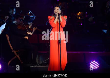 Buenos Aires, Argentinien. 04th Dez 2021. Natalie Perez tritt während des Konzerts auf der Bühne auf.die Universität von Buenos Aires feiert ihr zweijähriges Jubiläum mit einem kostenlosen Mega-Konzert und großartigen Persönlichkeiten in Buenos Aires. Kredit: SOPA Images Limited/Alamy Live Nachrichten Stockfoto