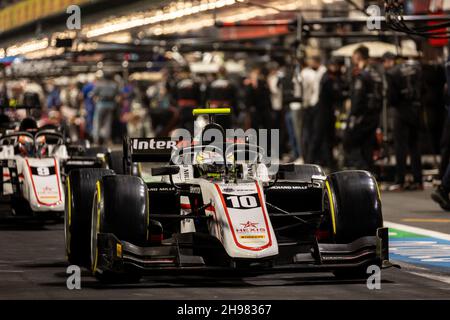 10 Pourchaire Theo (Fra), ART Grand Prix, Dallara F2, Aktion während des 7th. Rennens der FIA Formula 2 Championship 2021 vom 3. Bis 5. Dezember 2021 auf dem Jeddah Corniche Circuit, in Jeddah, Saudi-Arabien - Foto: Sebastian Rozendaal/DPPI/LiveMedia Stockfoto