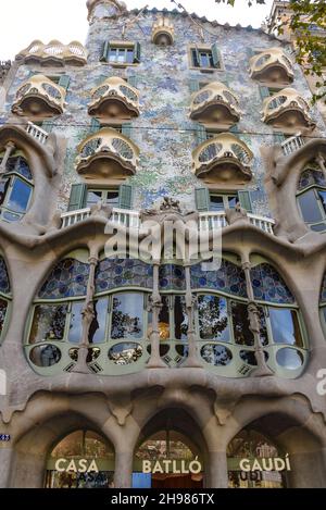 Barcelona, Spanien - 22. November 2021: Fassade der Casa Batllo von Gaudi, Passeig de Gracia, Barcelona, Katalonien (Katalonien) (Katalonien), Spanien, Europa Stockfoto