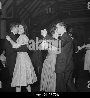 Edgware, Barnett, London, 06/03/1959. Paare tanzen auf einer Party. Diese Party wurde für den scheidenden Direktor W M Johnson mit Mitarbeitern aus Laings P&amp;T-Depot in Anwesenheit verlegt. Stockfoto