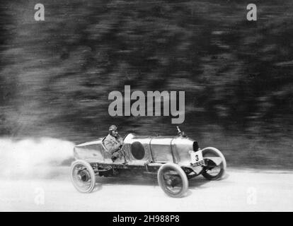 Der britische Rennfahrer George Bedford fährt ein Hillman Speed Model, 1922. Stockfoto