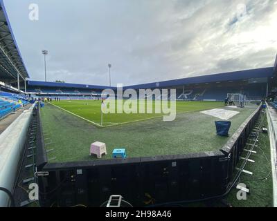 London, Großbritannien. 21st. November 2021. Allgemeiner Blick in das Stadion während des Sky Bet Championship-Spiels zwischen den Queens Park Rangers und Stoke City im Loftus Road Stadium, London, England am 5. Dezember 2021. Foto von Karl Newton/Prime Media Images. Quelle: Prime Media Images/Alamy Live News Stockfoto