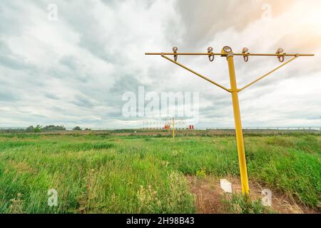 Leichtes Landesystem in der Nähe des Flughafens Stockfoto