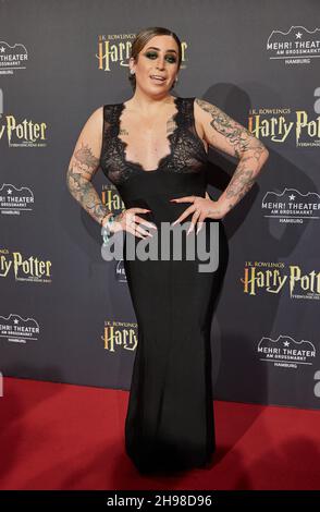 Hamburg, Deutschland. 05th Dez 2021. Jolina, Influencer, kommt zur deutschen Premiere des Stücks 'Harry Potter und das verzauberte Kind' im Mehr !Theater am Großmarkt. Quelle: Georg Wendt/dpa/Alamy Live News Stockfoto