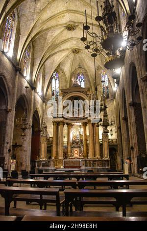 Barcelona, Spanien - 23 Nov, 2021: Innenraum der Basilika dels Sants Martirs Just i Pastor Kirche, Barcelona, Katalonien, Spanien Stockfoto