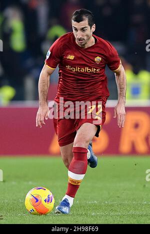 Rom, Italien. 04th Dez 2021. Henrikh Mkhitaryan von AS Roma während des Serie-A-Spiels zwischen Roma und Inter Mailand im Stadio Olimpico, Rom, Italien am 4. Dezember 2021. Kredit: Giuseppe Maffia/Alamy Live Nachrichten Stockfoto