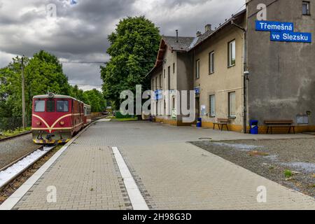 Schmalspurbahn Tremesna ve Slezsku nach Osoblaha mit 60 Jahre alter Lokomotive Stockfoto