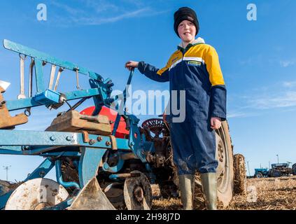 Clonakilty, West Cork, Irland. 5th Dez 2021. Die West Cork Pflügen Association veranstaltete heute ein Pflügen-Match in Clonakilty. Tommy Beausang aus Clashmore, Co. Waterford, beobachtete das Spiel. Quelle: AG News/Alamy Live News Stockfoto