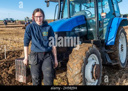 Clonakilty, West Cork, Irland. 5th Dez 2021. Die West Cork Pflügen Association veranstaltete heute ein Pflügen-Match in Clonakilty. An dem Spiel nahm die 17-jährige Katie Hayes aus Castlefreke Teil. Quelle: AG News/Alamy Live News Stockfoto