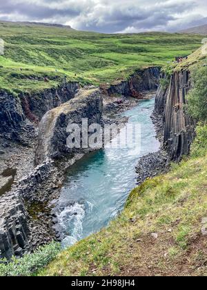 Studlagil Basalt Canyon im Jokuldalur Tal in Island Stockfoto