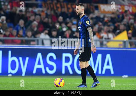 Rom, Latium. 04th Dez 2021. Marcelo Brozovic von Inter während der Serie Ein Spiel zwischen AS Roma und Inter im Olimpico-Stadion in Rom, Italien, 04th. November 2021. Fotografo01 Kredit: Unabhängige Fotoagentur/Alamy Live Nachrichten Stockfoto