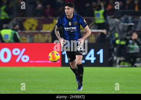 Rom, Latium. 04th Dez 2021. Alessandro Bastoni von Inter während der Serie A Spiel zwischen AS Roma und Inter im Olimpico Stadion in Rom, Italien, 04th. November 2021. Kredit: Unabhängige Fotoagentur/Alamy Live Nachrichten Stockfoto