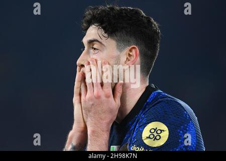 Rom, Latium. 04th Dez 2021. Alessandro Bastoni von Inter während der Serie A Spiel zwischen AS Roma und Inter im Olimpico Stadion in Rom, Italien, 04th. November 2021. Kredit: Unabhängige Fotoagentur/Alamy Live Nachrichten Stockfoto