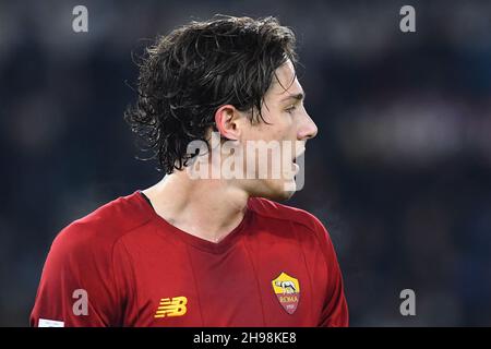 Rom, Latium. 04th Dez 2021. Nicolo Zaniolo von AS Roma während der Serie Ein Spiel zwischen AS Roma und Inter im Olimpico-Stadion in Rom, Italien, 04th. November 2021. Fotografo01 Kredit: Unabhängige Fotoagentur/Alamy Live Nachrichten Stockfoto