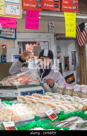 Washington, DC - der städtische Fischmarkt. Der 1805 gegründete Fischmarkt ist der älteste, kontinuierlich operierende Open-Air-Fischmarkt in den Vereinigten Staaten. Stockfoto