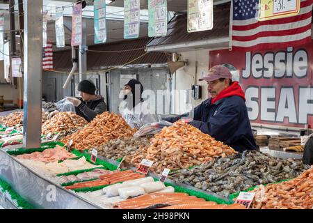 Washington, DC - der städtische Fischmarkt. Der 1805 gegründete Fischmarkt ist der älteste, kontinuierlich operierende Open-Air-Fischmarkt in den Vereinigten Staaten. Stockfoto