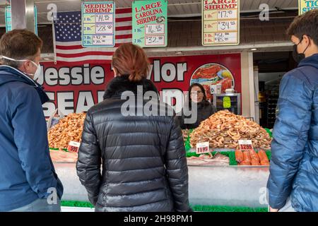 Washington, DC - der städtische Fischmarkt. Der 1805 gegründete Fischmarkt ist der älteste, kontinuierlich operierende Open-Air-Fischmarkt in den Vereinigten Staaten. Stockfoto