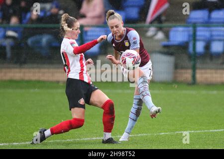 SUNDERLAND, GBR. DEZ 5th Alisha Lehmann von Aston Villa schießt während des Continental Cup-Spiels zwischen Sunderland und Aston Villa am Sonntag, 5th. Dezember 2021 in Eppleton CW, Hetton. (Kredit: Will Matthews | MI News) Kredit: MI News & Sport /Alamy Live News Stockfoto