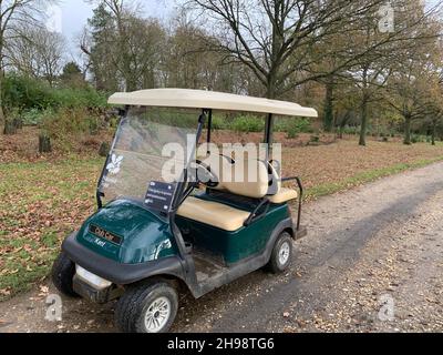 Golfwagen in der Stowe School und Landschaftsgärten in Northamptonshire, Großbritannien Stockfoto