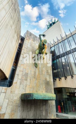Dramatische Skulptur des Flussgottes Tyne im Civic Center von 1967 in Newcastle upon Tyne, Großbritannien Stockfoto