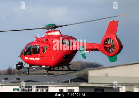 G-HEMN Eurocopter EC135T2+ Wales Air Ambulance am Flughafen Gloucestershire Staverton Stockfoto