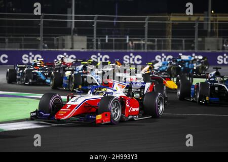 Jeddah, Saudi-Arabien, 05/12/2021, Start of Race 3, 01 Shwartzman Robert (rus), Prema Racing, Dallara F2, Aktion während des 7th. Laufs der FIA Formula 2 Championship 2021 vom 3. Bis 5. Dezember 2021 auf dem Jeddah Corniche Circuit, in Jeddah, Saudi-Arabien - Foto: Florent Gooden/DPPI/LiveMedia Stockfoto