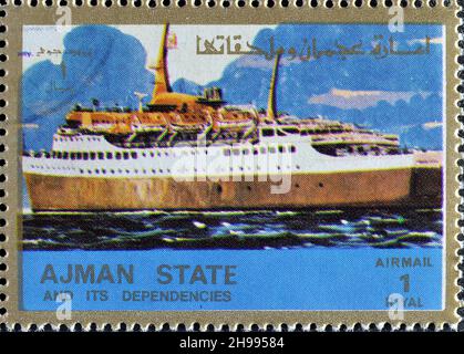Abgesagte Briefmarke gedruckt von Ajman, die Dampfschiff zeigt, um 1973. Stockfoto
